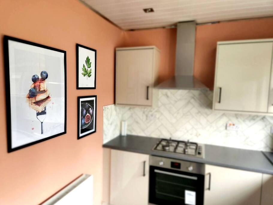 Quirky, Family Home In Glasgow Cardonald Exterior photo