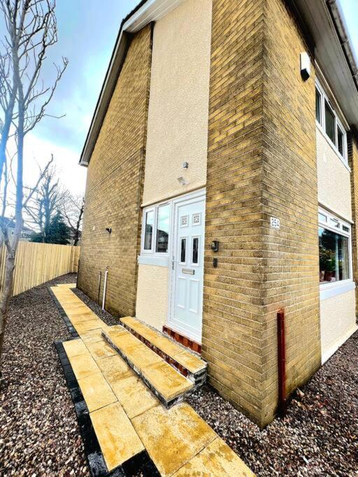 Quirky, Family Home In Glasgow Cardonald Exterior photo