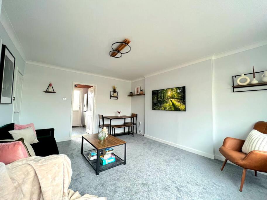 Quirky, Family Home In Glasgow Cardonald Exterior photo