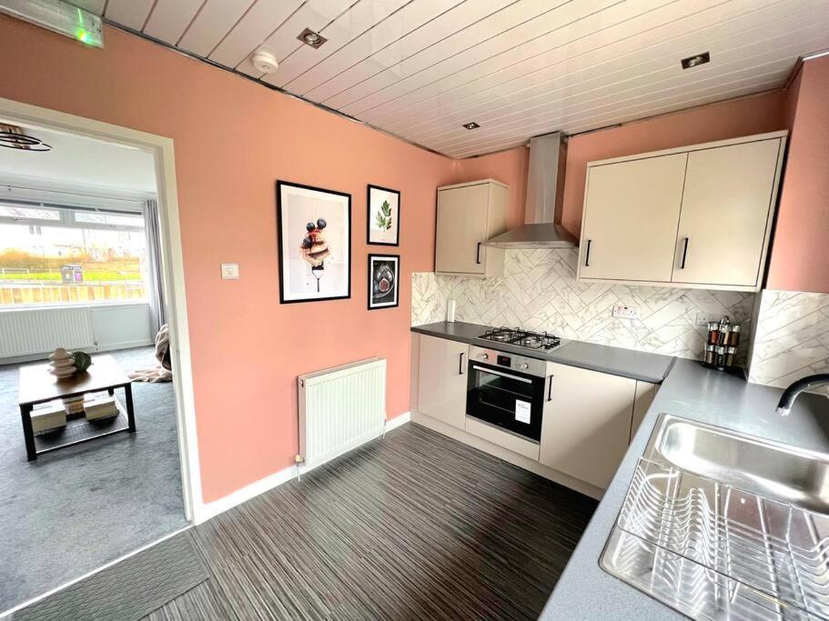 Quirky, Family Home In Glasgow Cardonald Exterior photo