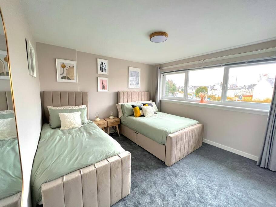 Quirky, Family Home In Glasgow Cardonald Exterior photo